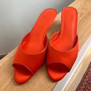Doen Callie Mule Fuego Satin Size 39 or 8.5 NIB